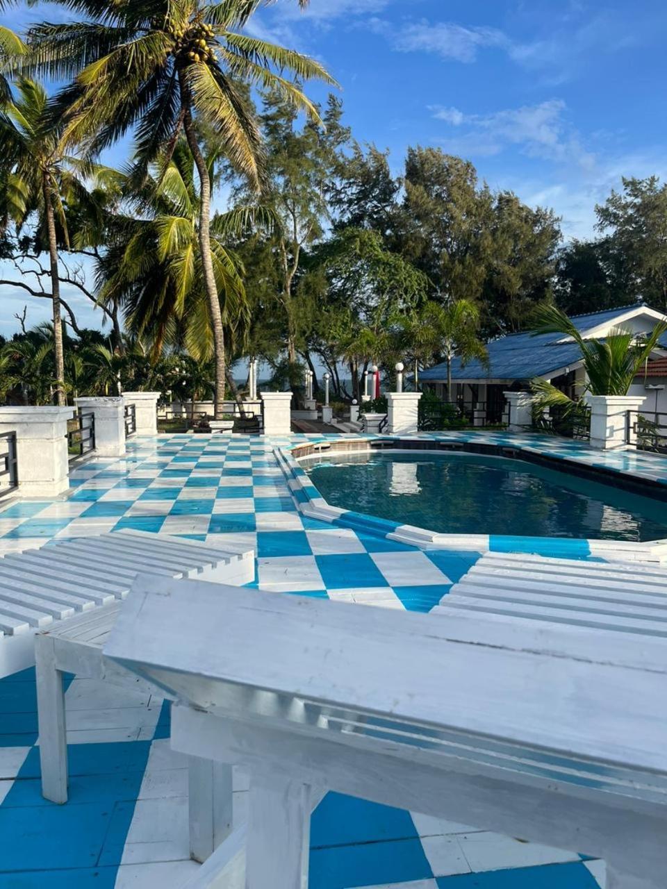 Ceylonta Beach Resort And Spa Hambantota Exterior foto